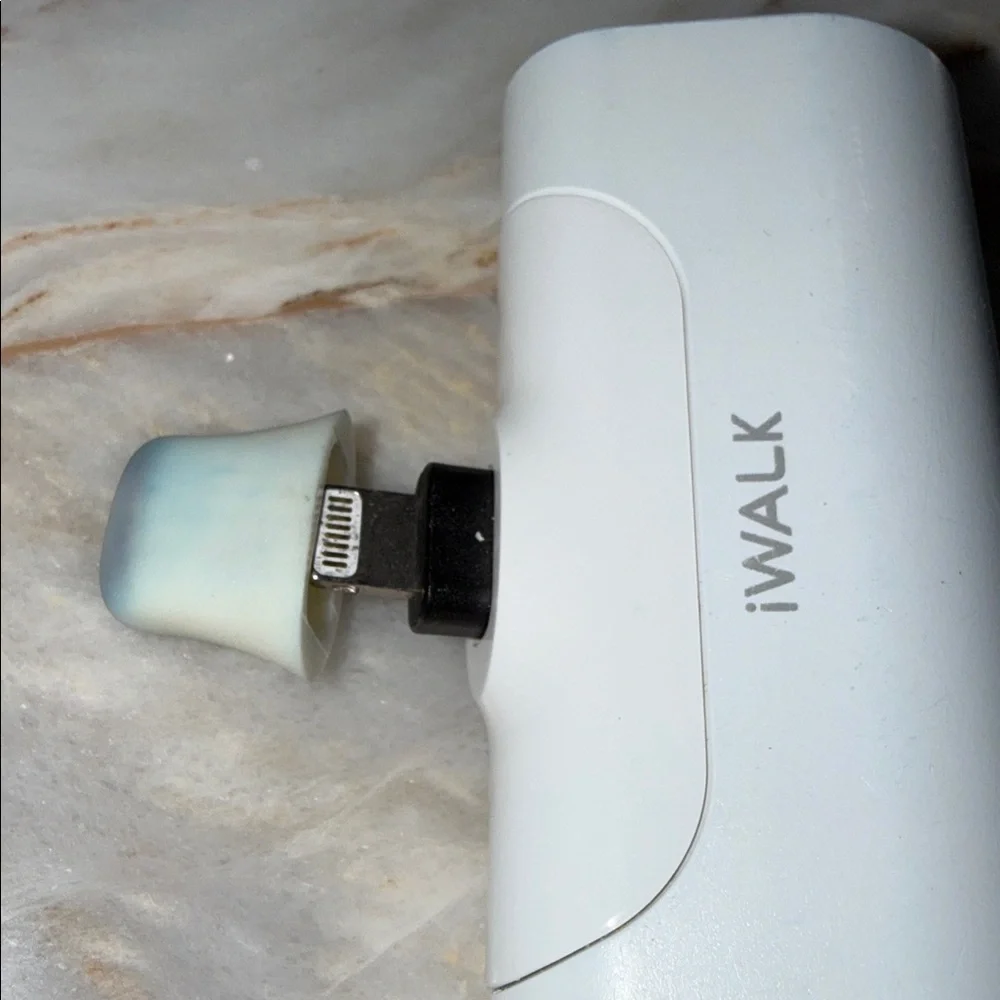 iWALK LinkMe 4 Portable Power Bank 4500mAh White Lightning Connector AZ4300L